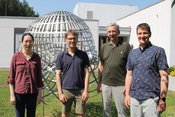 Lu Wang, Richard Bamler, Urs Lang, Otis Chodosh